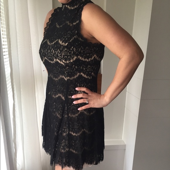 👗Lace Halter Neck dress 👗 - Picture 2 of 5